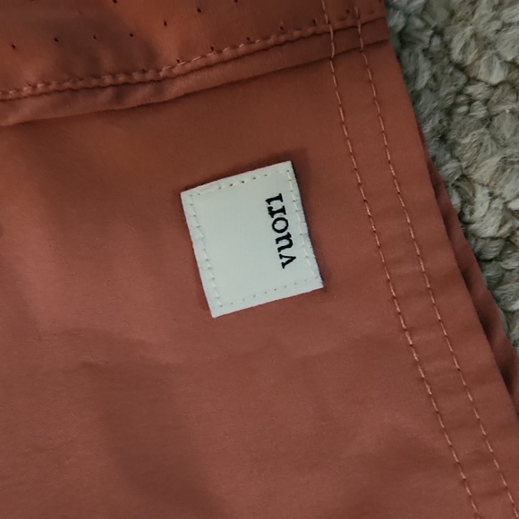 Vuori dash shorts clay color size large - Picture 2 of 2